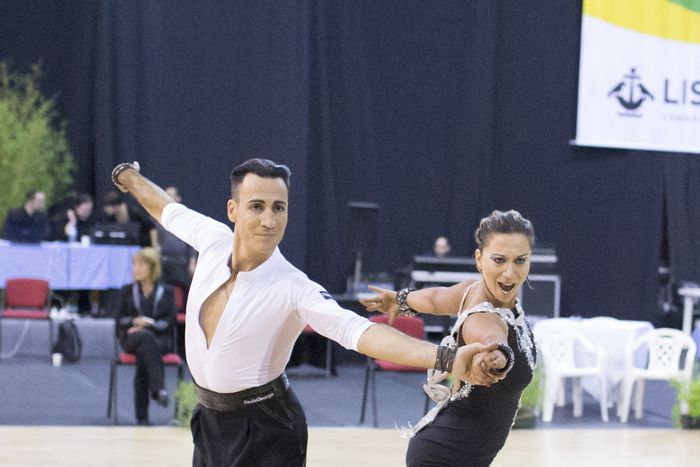 Sérgio Lourenço e Cátia Cerqueira a dançar Cha Cha Cha em competição