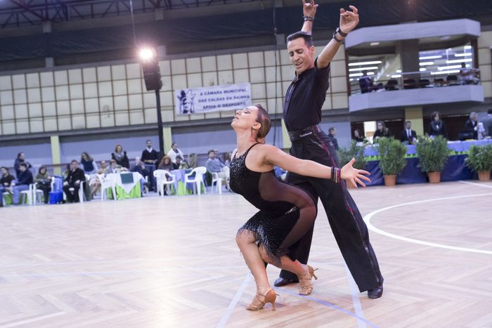 Sérgio Lourenço e Cátia Cerqueira a dançar Rumba em competição