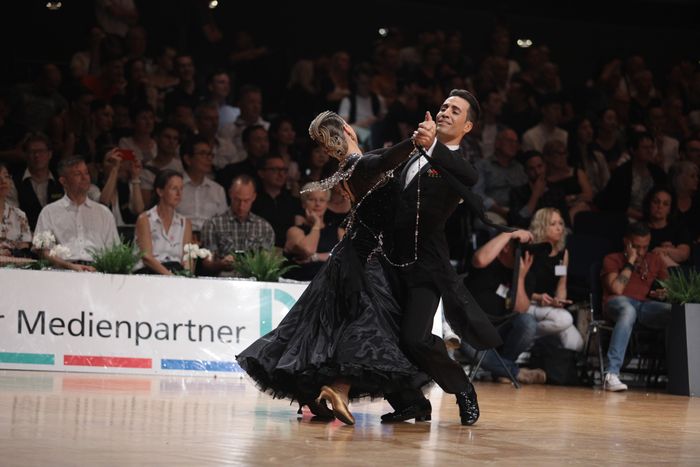 Sérgio Lourenço e Cátia Cerqueira a dançar Slow Foxtrot em competição