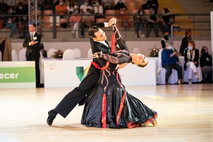 Sérgio Lourenço e Cátia Cerqueira a dançar Valsa Inglesa em competição