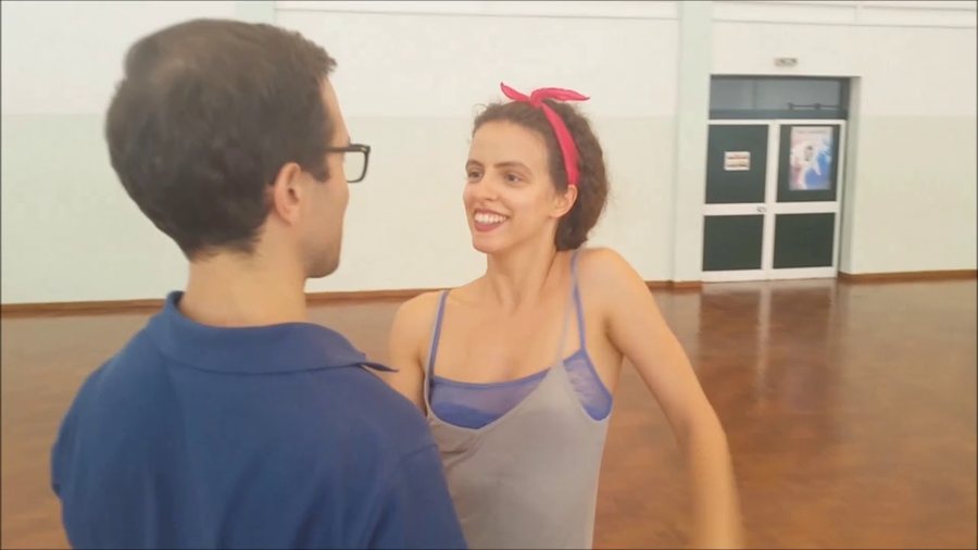 João e Laura num ensaio de preparação para a primeira dança